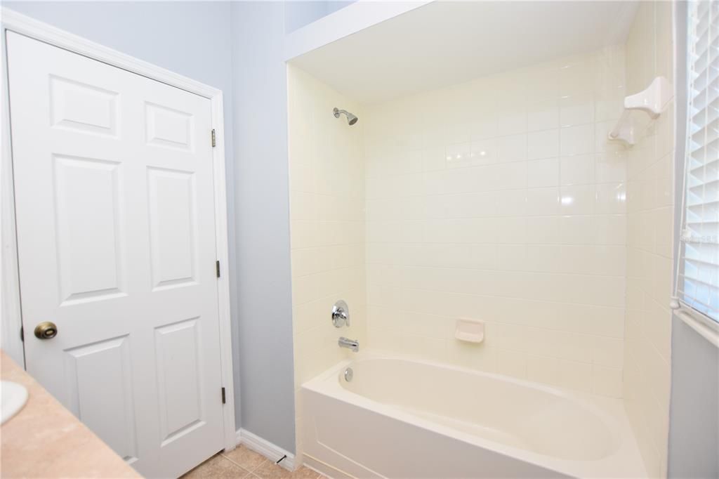 Active With Contract: $1,750 (2 beds, 2 baths, 1136 Square Feet)