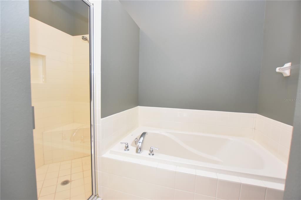 Active With Contract: $1,750 (2 beds, 2 baths, 1136 Square Feet)