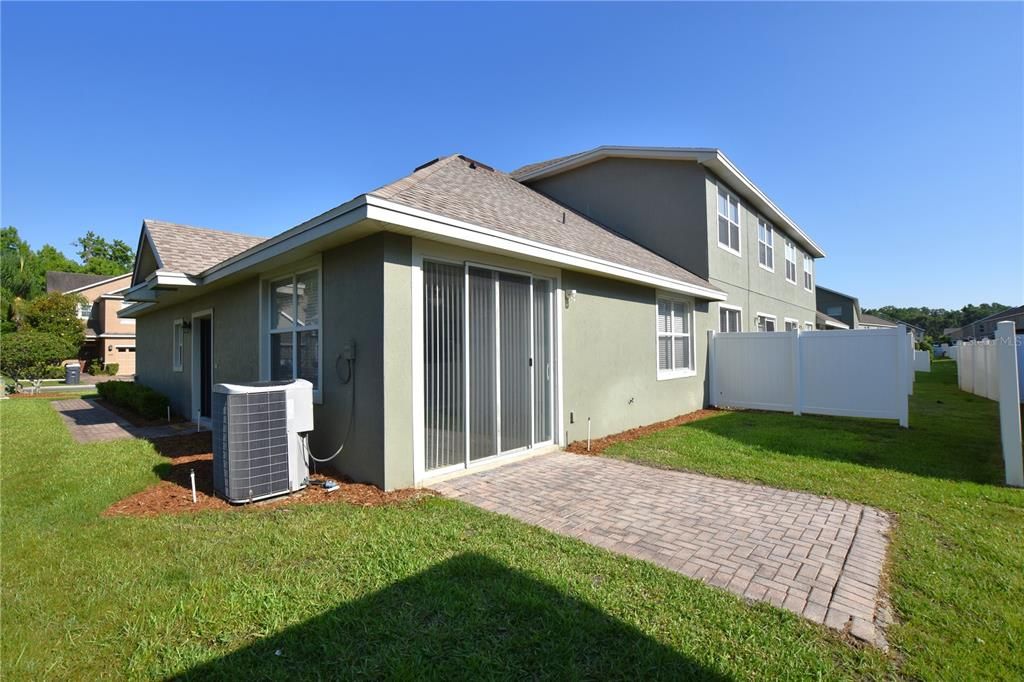 Active With Contract: $1,750 (2 beds, 2 baths, 1136 Square Feet)