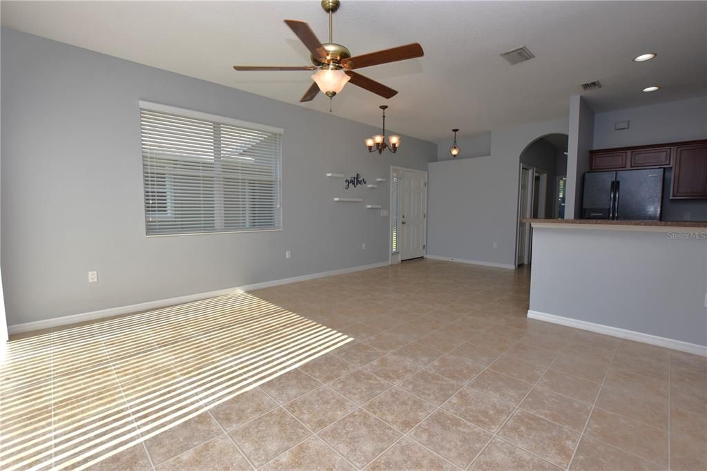 Active With Contract: $1,750 (2 beds, 2 baths, 1136 Square Feet)
