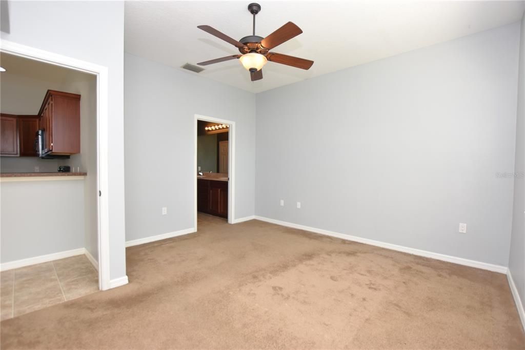 Active With Contract: $1,750 (2 beds, 2 baths, 1136 Square Feet)