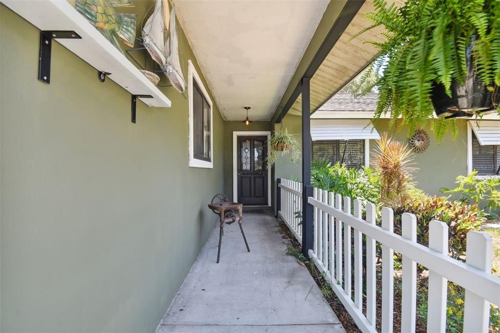 Active With Contract: $300,000 (3 beds, 2 baths, 1284 Square Feet)