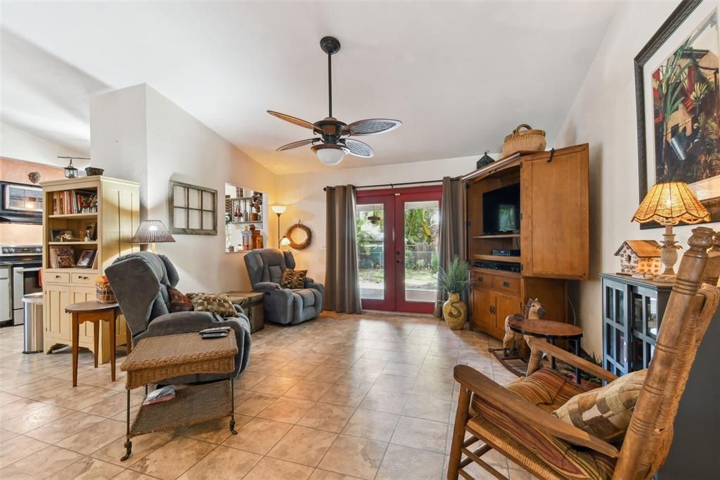 Active With Contract: $300,000 (3 beds, 2 baths, 1284 Square Feet)