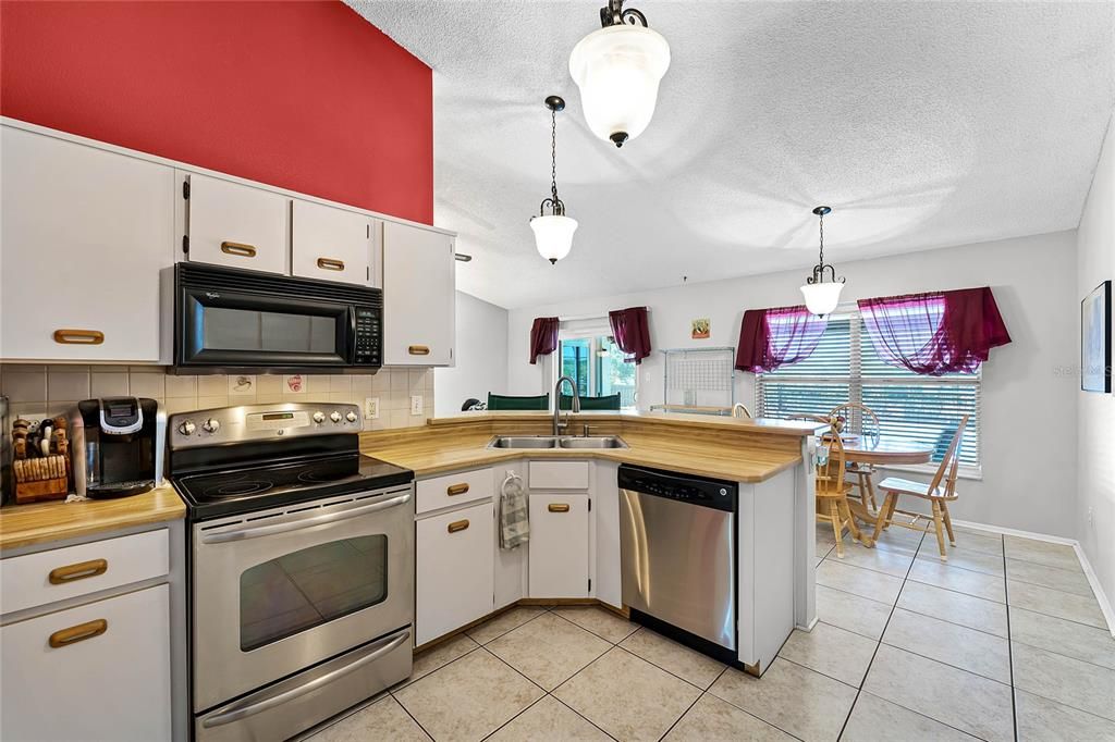 For Sale: $439,000 (4 beds, 2 baths, 1821 Square Feet)