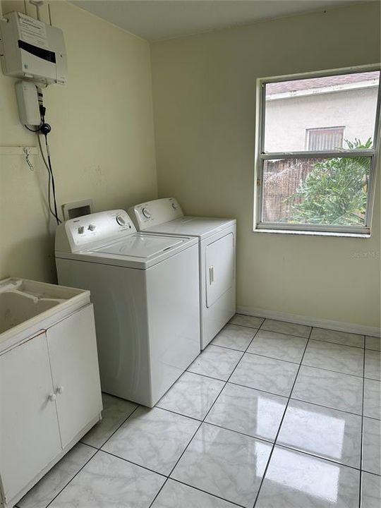 Недавно арендовано: $3,300 (5 спален, 3 ванн, 3971 Квадратных фут)