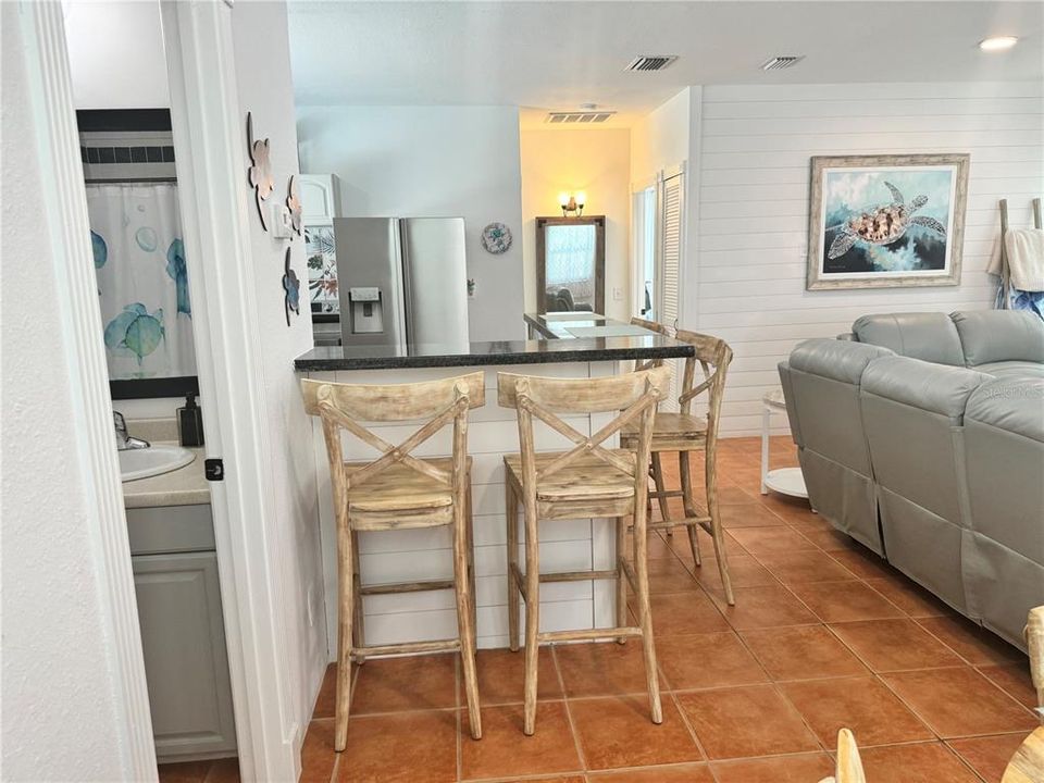 Recently Sold: $324,999 (2 beds, 1 baths, 935 Square Feet)