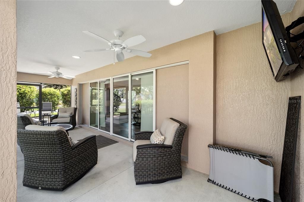 Residential Lanai - Screen Door to Side Patio