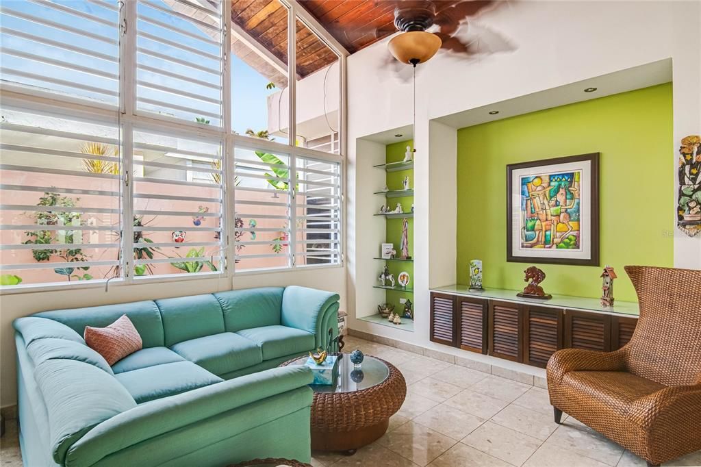 En Venta: $995,000 (4 camas, 4 baños, 3321 Pies cuadrados)