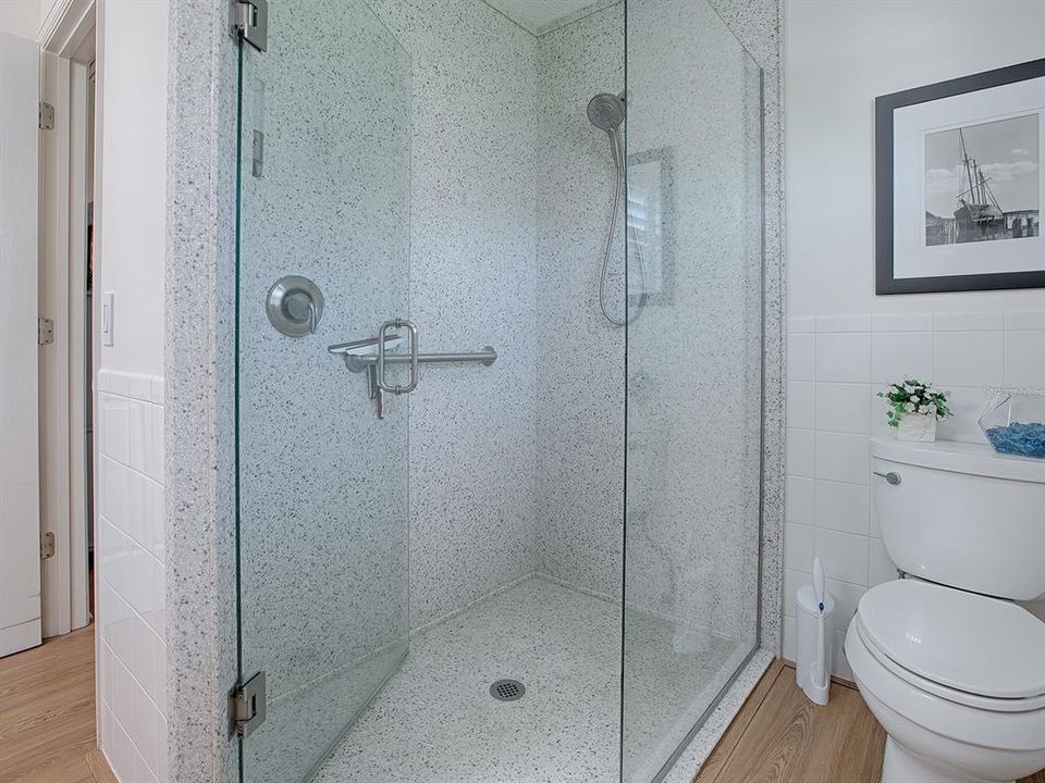 STUNNING AND SPACIOUS WALK-IN SHOWER WITH FRAMELESS GLASS DOOR