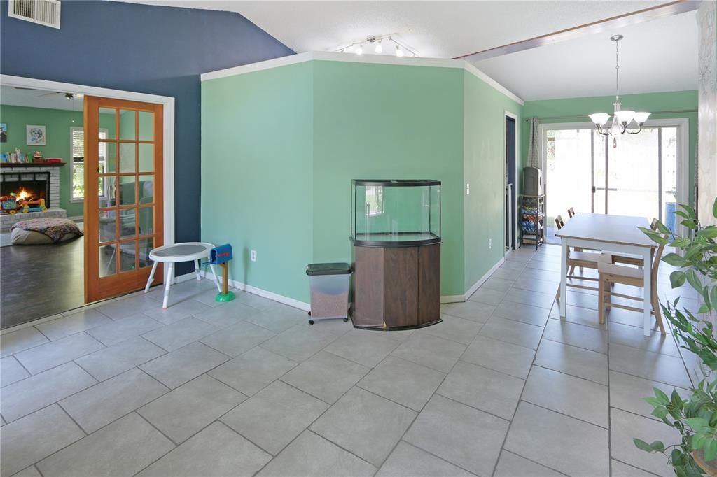 Active With Contract: $329,000 (3 beds, 2 baths, 1524 Square Feet)