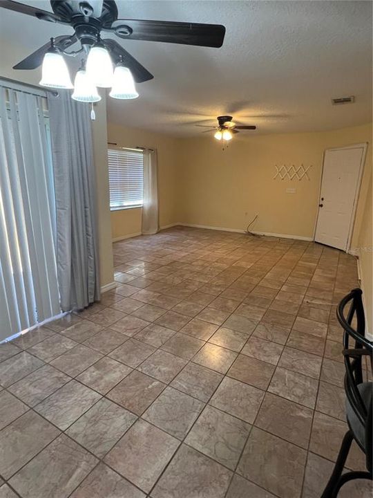 For Rent: $1,400 (2 beds, 2 baths, 951 Square Feet)