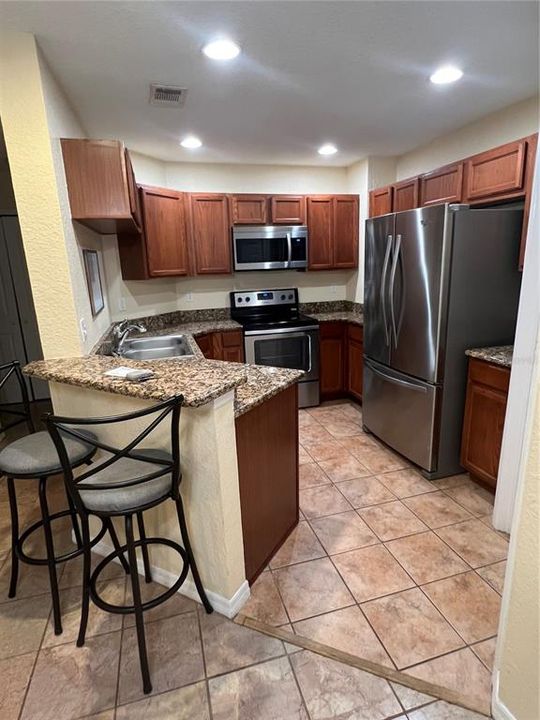 For Rent: $1,400 (2 beds, 2 baths, 951 Square Feet)