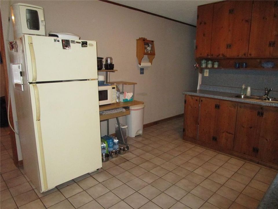 For Sale: $199,900 (3 beds, 2 baths, 1104 Square Feet)