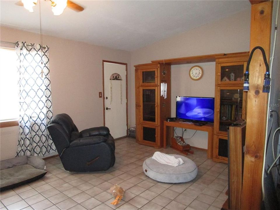 For Sale: $199,900 (3 beds, 2 baths, 1104 Square Feet)