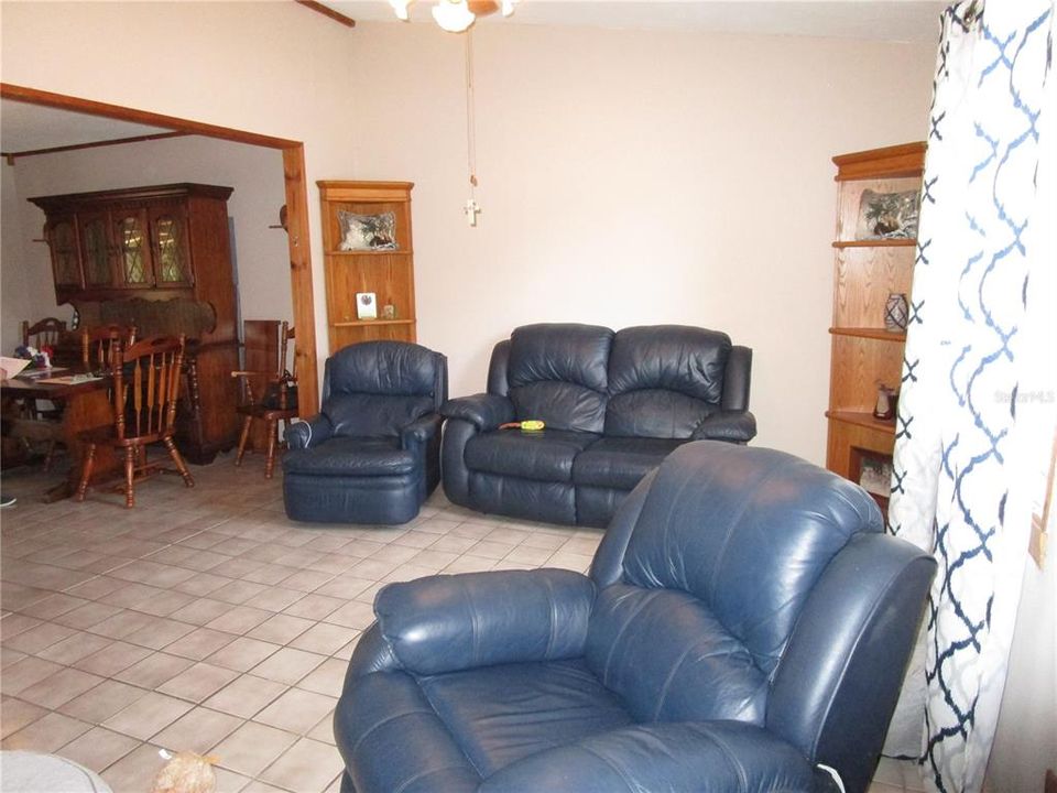 For Sale: $199,900 (3 beds, 2 baths, 1104 Square Feet)