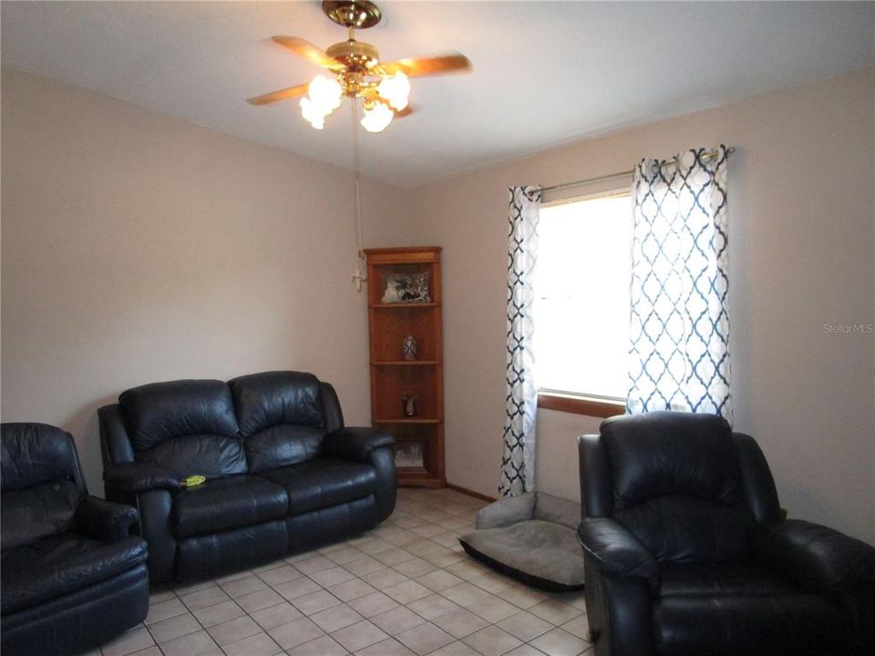 For Sale: $199,900 (3 beds, 2 baths, 1104 Square Feet)