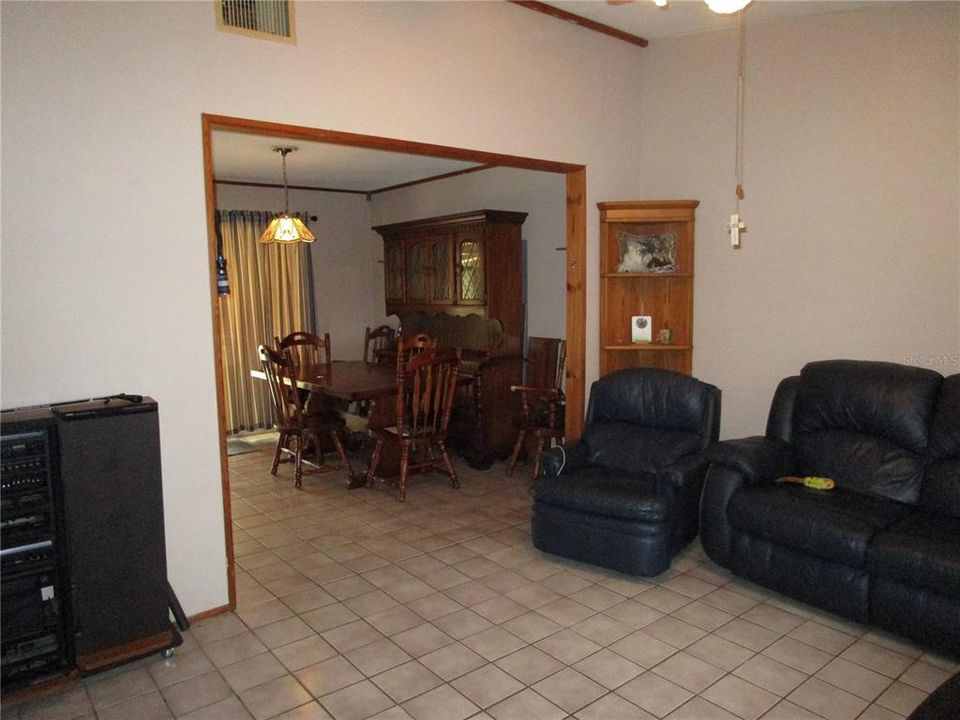 For Sale: $199,900 (3 beds, 2 baths, 1104 Square Feet)