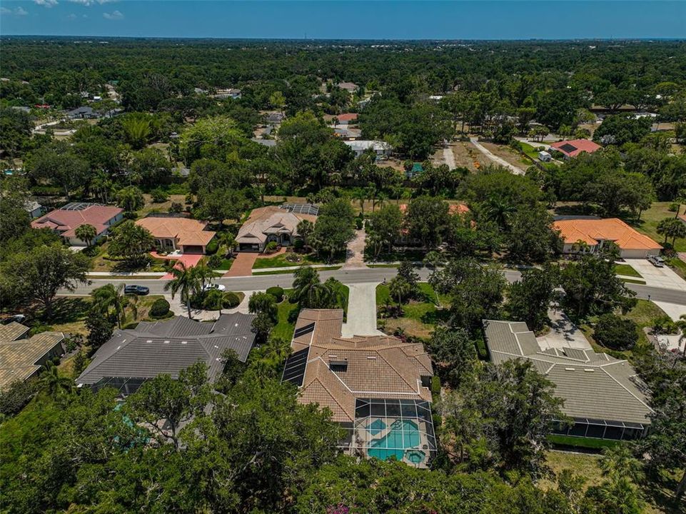 For Sale: $895,000 (4 beds, 2 baths, 2583 Square Feet)