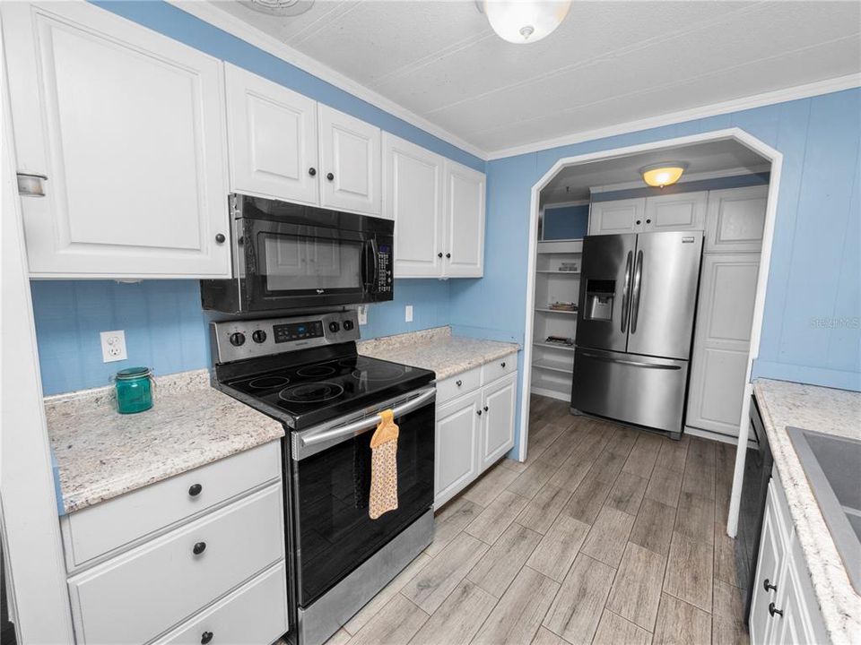 For Sale: $139,900 (2 beds, 2 baths, 1104 Square Feet)