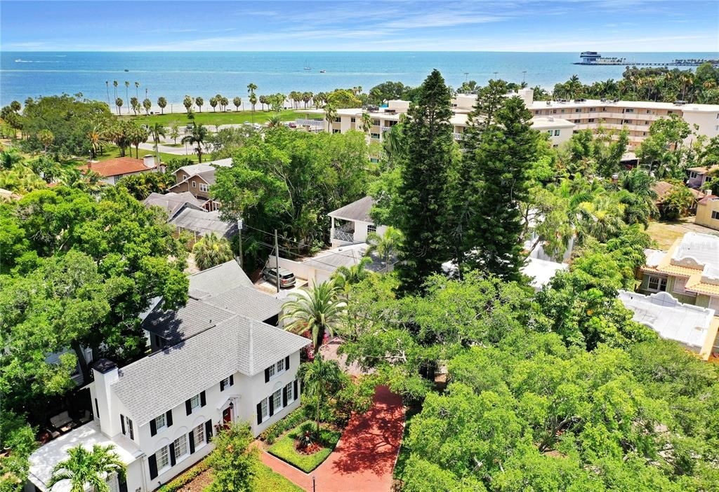 Active With Contract: $2,200,000 (3 beds, 2 baths, 3040 Square Feet)