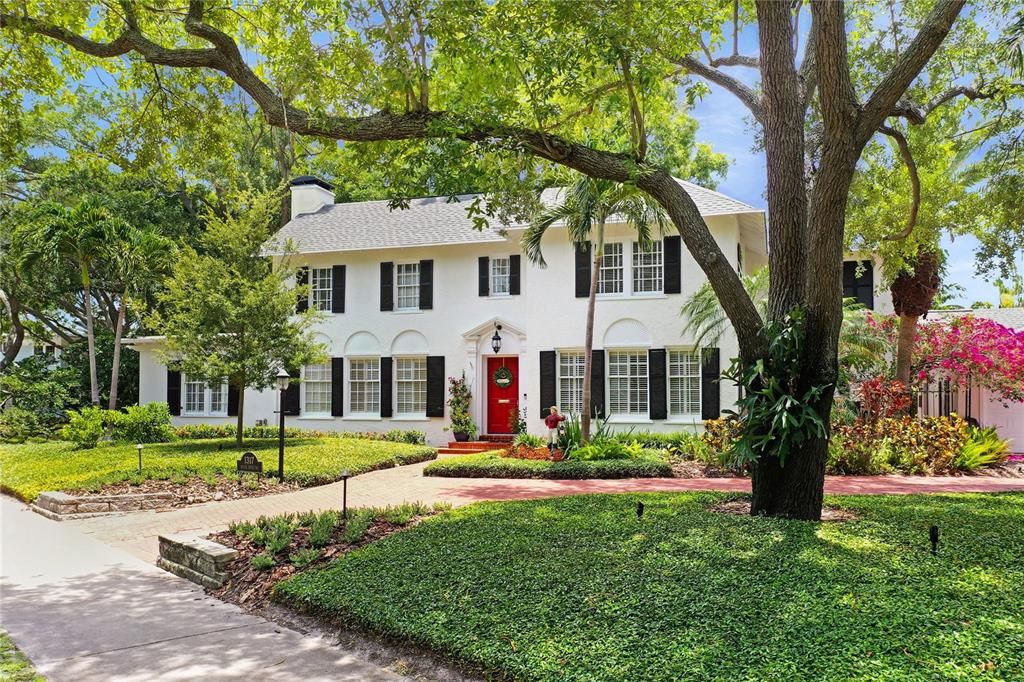 Active With Contract: $2,200,000 (3 beds, 2 baths, 3040 Square Feet)