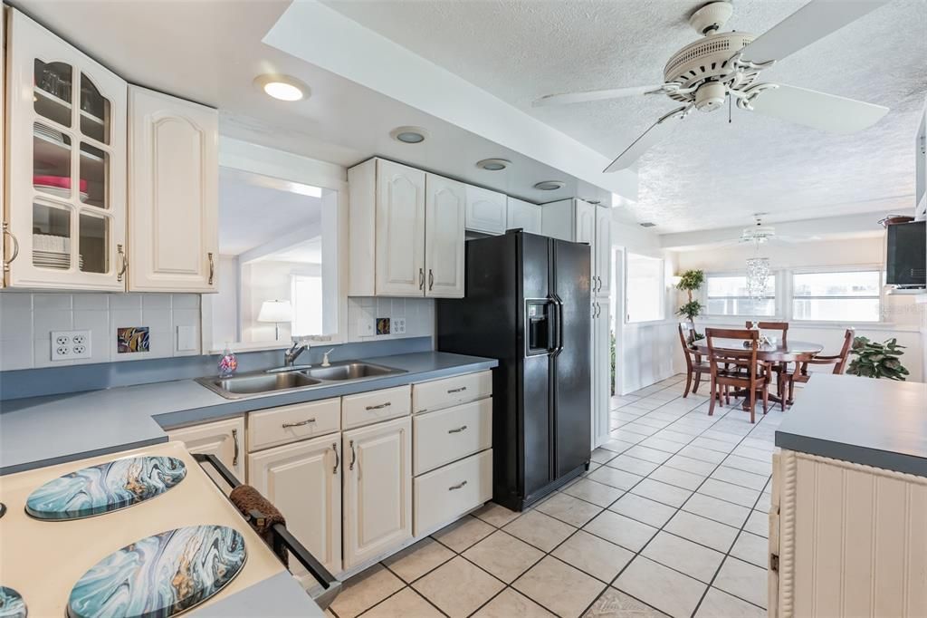 For Sale: $359,900 (3 beds, 1 baths, 1274 Square Feet)