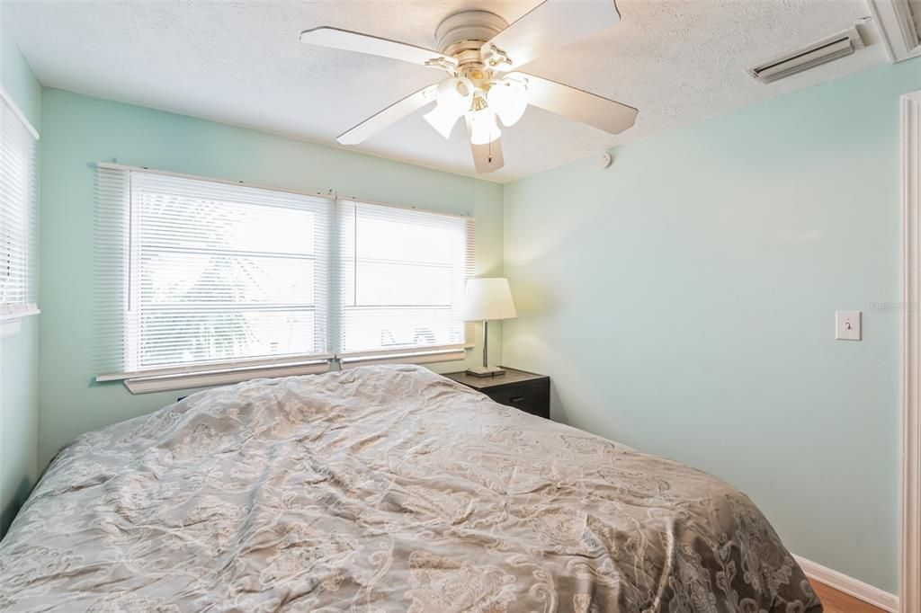 For Sale: $359,900 (3 beds, 1 baths, 1274 Square Feet)