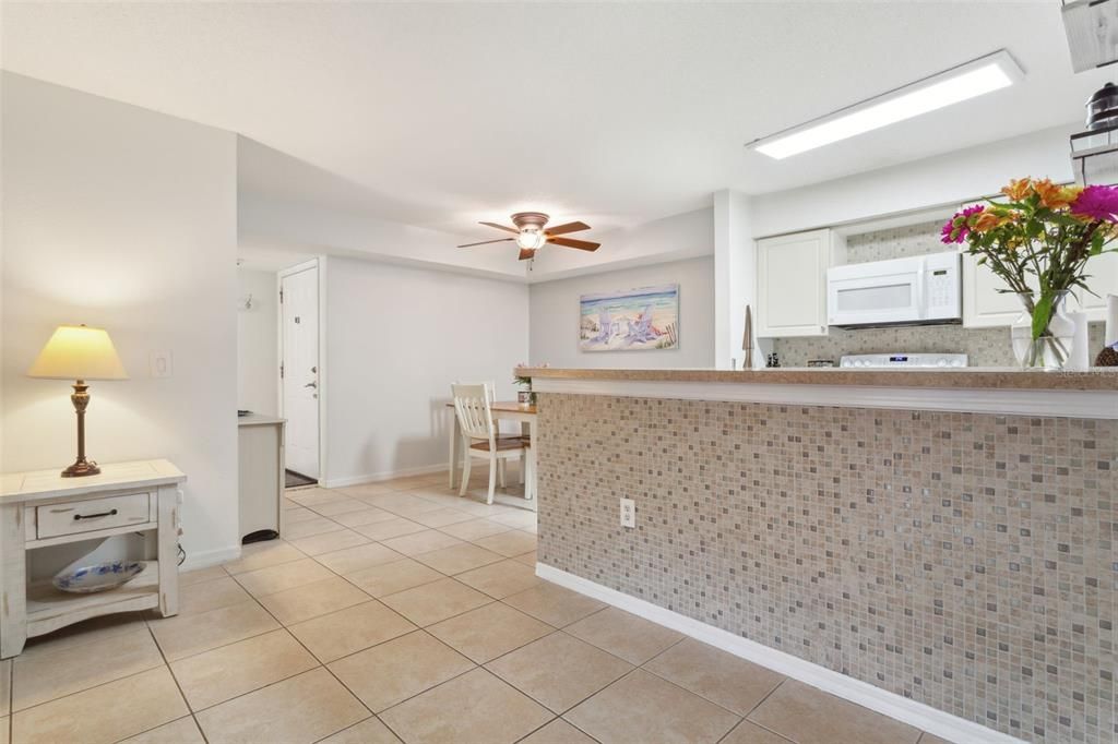 For Sale: $255,000 (3 beds, 2 baths, 1274 Square Feet)