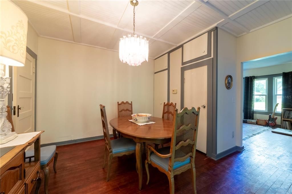 For Sale: $369,000 (2 beds, 2 baths, 2070 Square Feet)