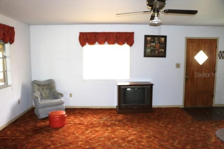 For Sale: $225,000 (2 beds, 1 baths, 1040 Square Feet)