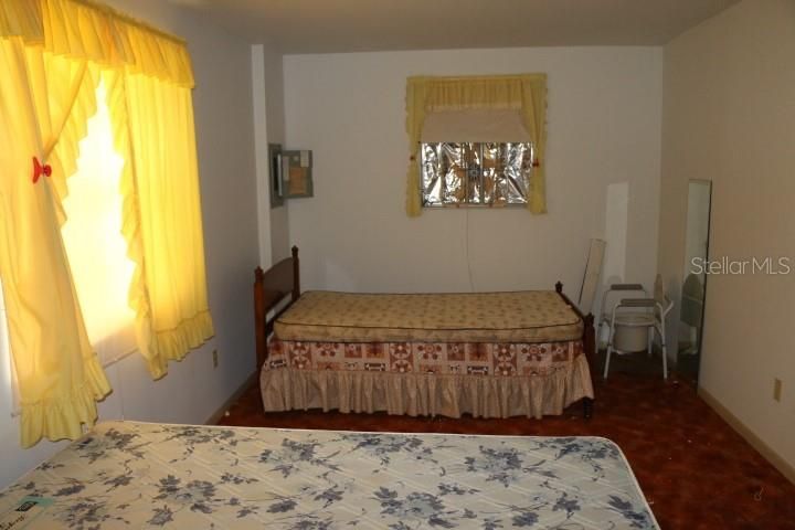 For Sale: $225,000 (2 beds, 1 baths, 1040 Square Feet)