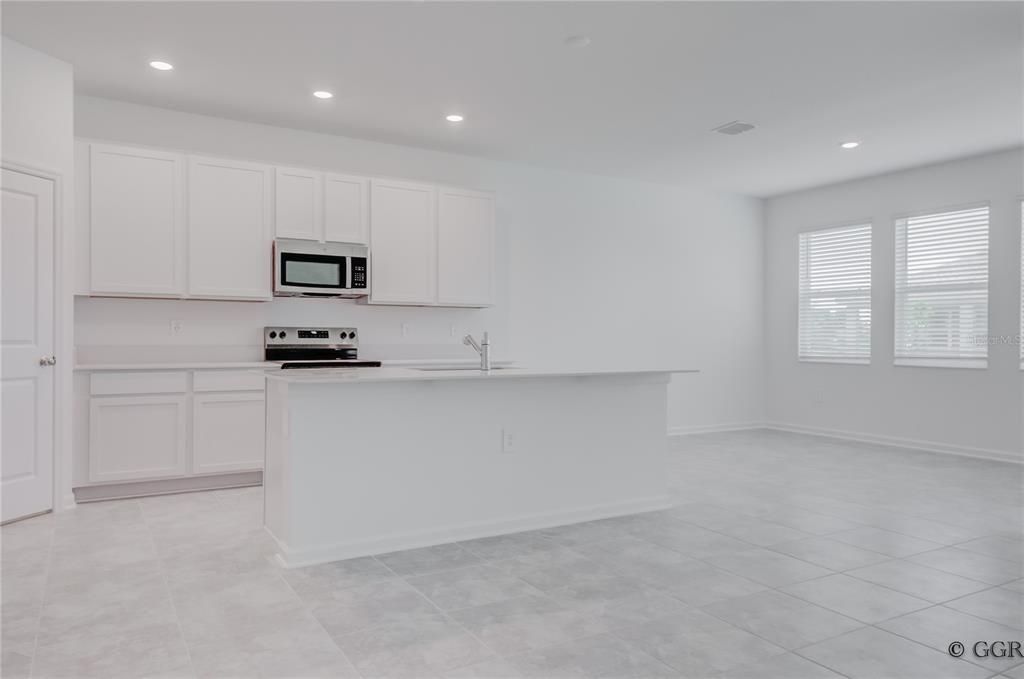 Active With Contract: $2,900 (4 beds, 2 baths, 2334 Square Feet)