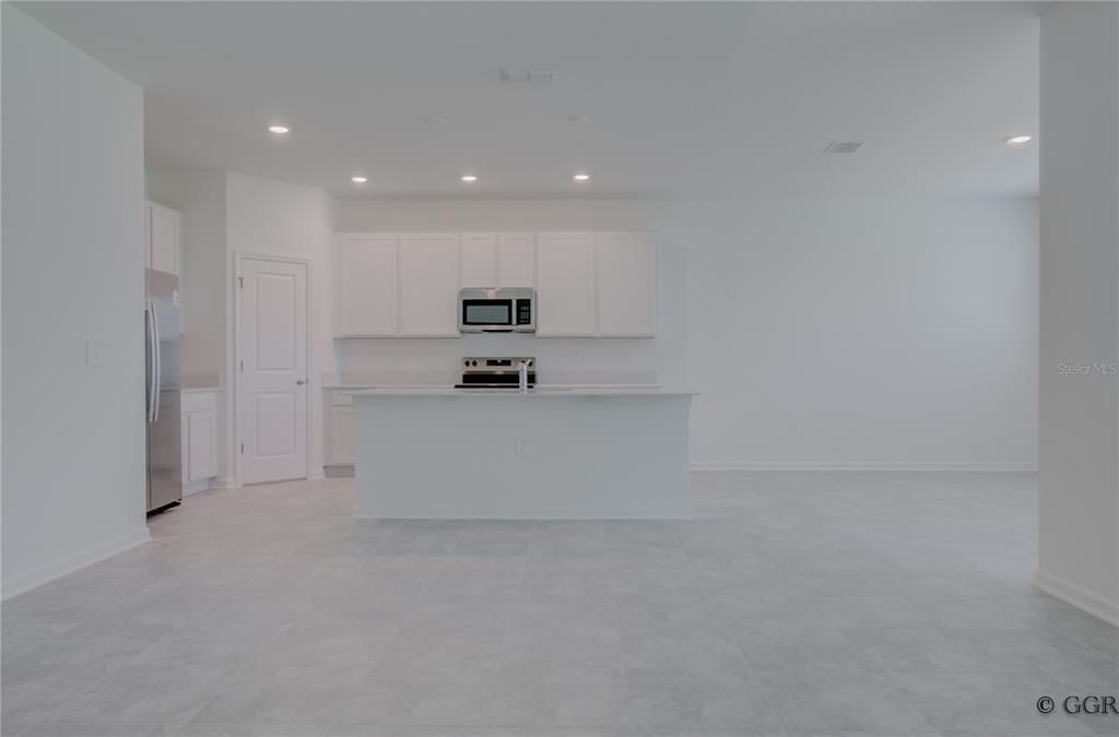 Active With Contract: $2,900 (4 beds, 2 baths, 2334 Square Feet)