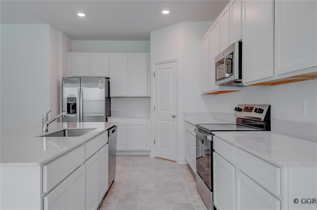 Active With Contract: $2,900 (4 beds, 2 baths, 2334 Square Feet)