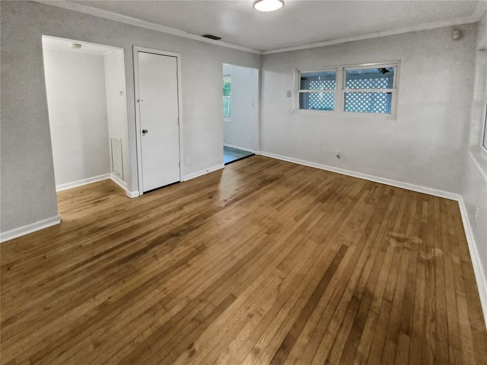 Recently Sold: $387,000 (2 beds, 1 baths, 845 Square Feet)