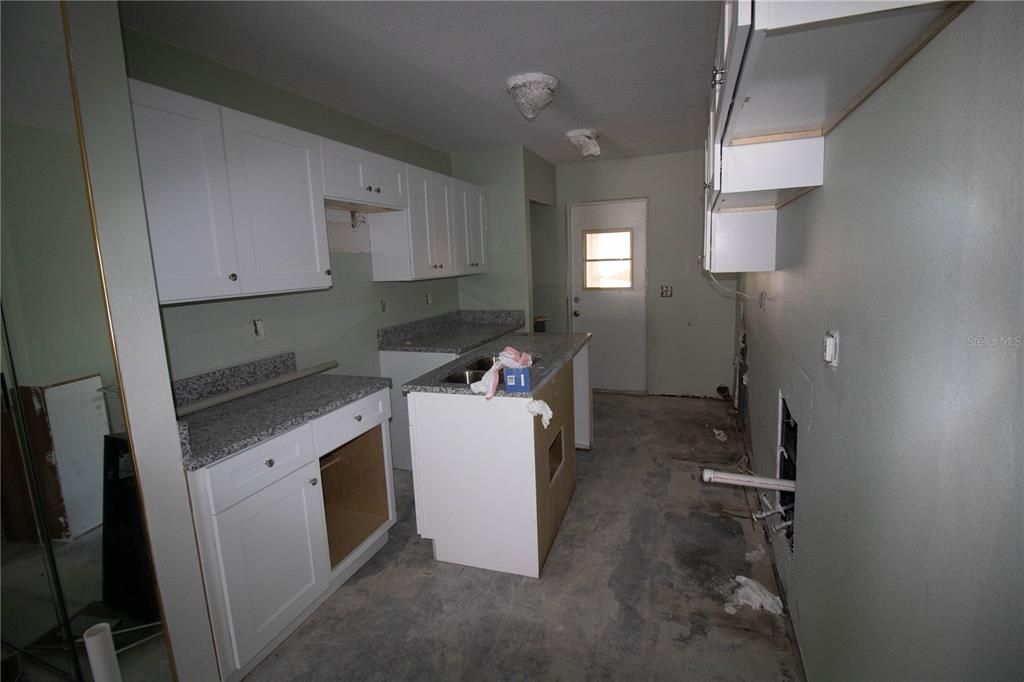 For Sale: $132,000 (3 beds, 2 baths, 1073 Square Feet)