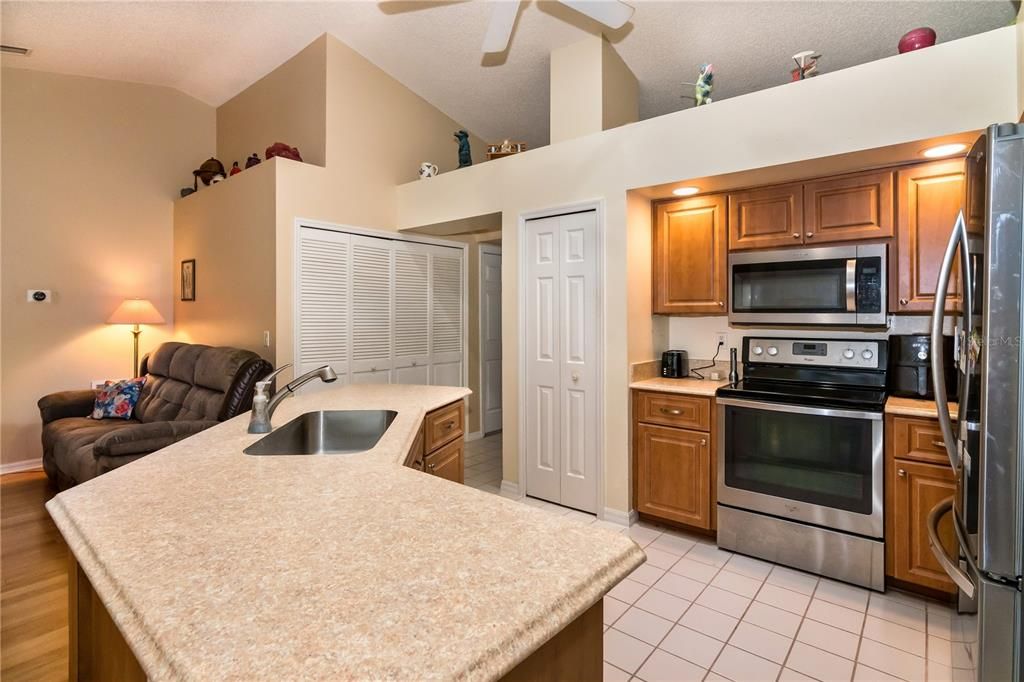 For Sale: $364,900 (3 beds, 2 baths, 1923 Square Feet)