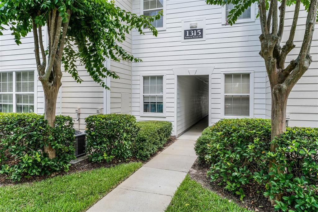 Recently Sold: $235,000 (1 beds, 1 baths, 942 Square Feet)