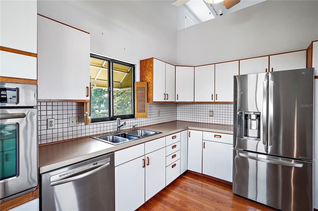 Recently Sold: $775,000 (2 beds, 2 baths, 1804 Square Feet)
