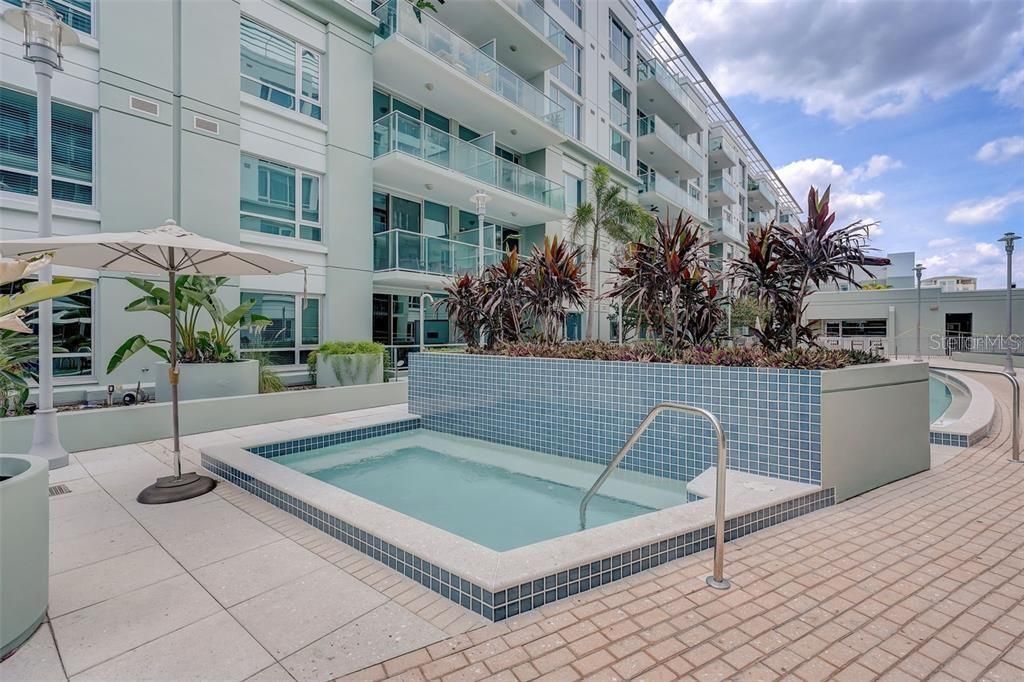 Active With Contract: $3,100 (2 beds, 2 baths, 1134 Square Feet)