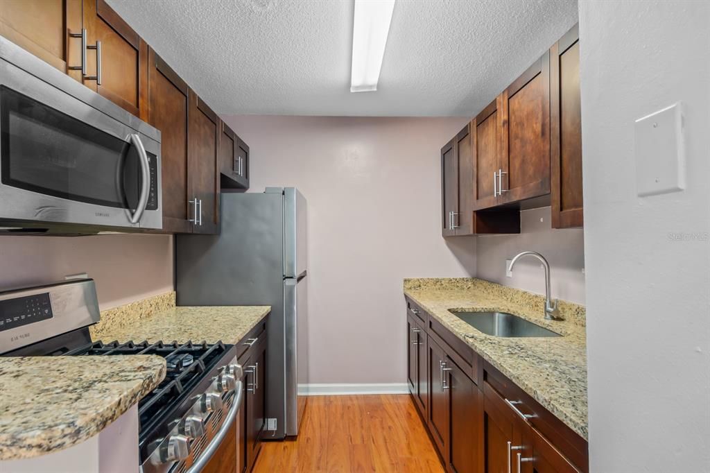 For Sale: $143,000 (1 beds, 1 baths, 642 Square Feet)