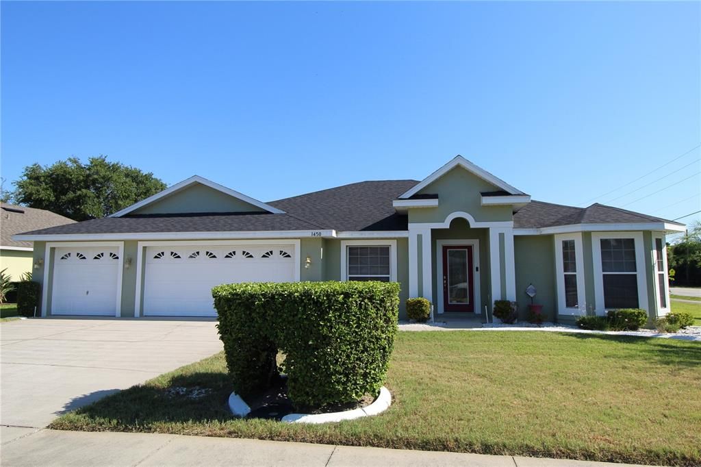 Active With Contract: $360,000 (3 beds, 2 baths, 1827 Square Feet)