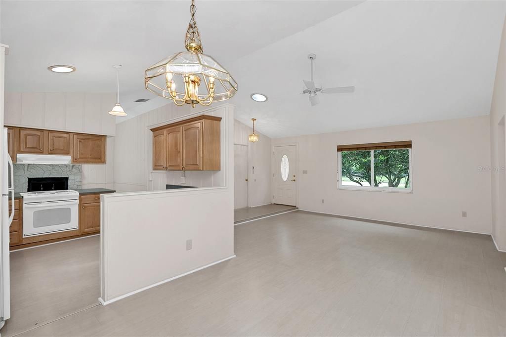 Active With Contract: $339,900 (3 beds, 2 baths, 1528 Square Feet)