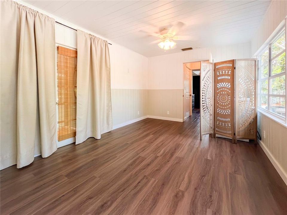 Active With Contract: $2,150 (3 beds, 1 baths, 1202 Square Feet)