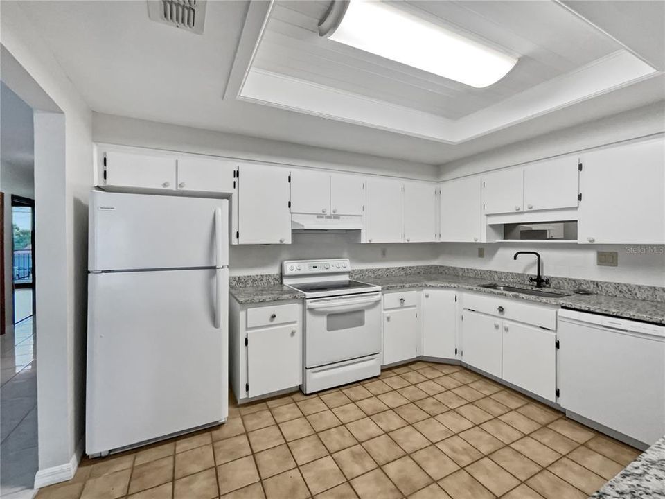 For Sale: $500,000 (2 beds, 2 baths, 1300 Square Feet)