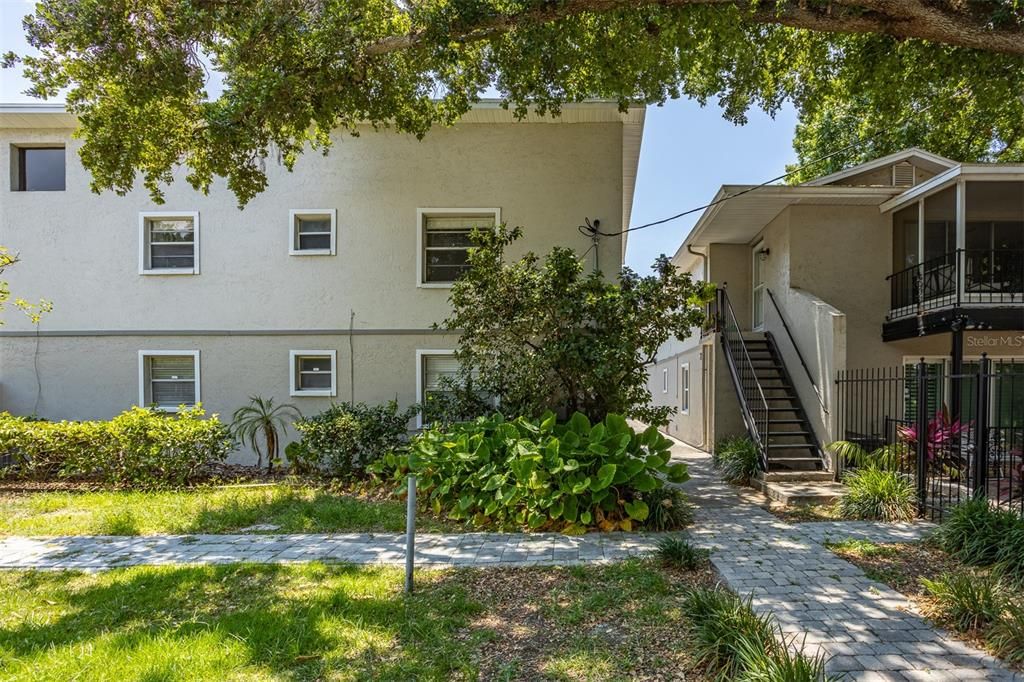 Recently Sold: $295,000 (1 beds, 1 baths, 684 Square Feet)