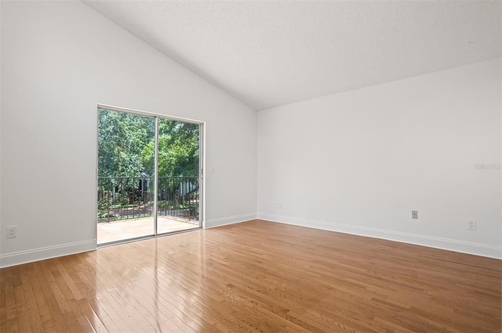 Recently Sold: $295,000 (1 beds, 1 baths, 684 Square Feet)