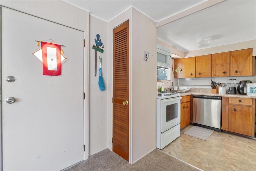 For Sale: $135,000 (2 beds, 1 baths, 854 Square Feet)