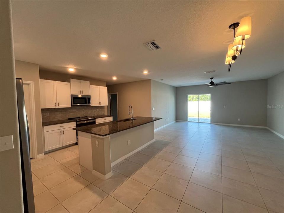 Active With Contract: $2,850 (6 beds, 3 baths, 2578 Square Feet)