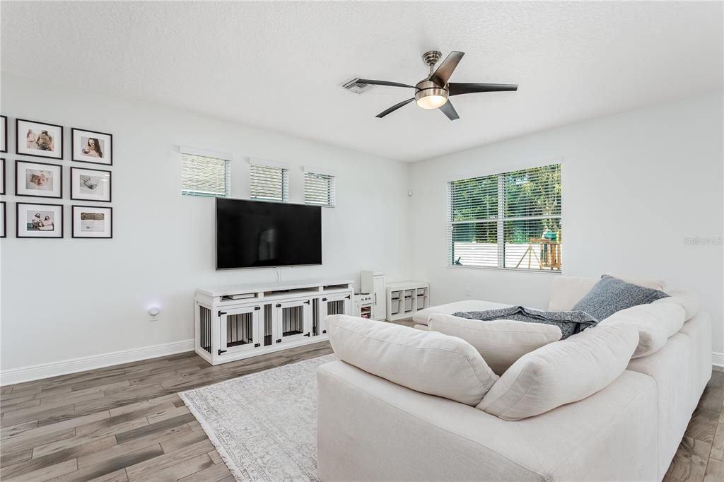 Active With Contract: $610,000 (4 beds, 2 baths, 1868 Square Feet)